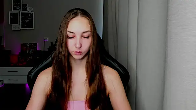 Sm0ly online show from June 2026 03:31:02 AM