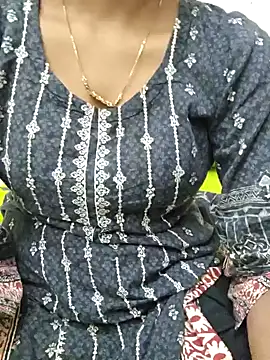 Snapshot of mariyaqueen chatting on October 2025 03:34:01 PM mariyaqueen online show from October 2025 03:34:01 PM