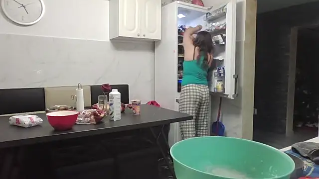 Snapshot of milfmomxx chatting on December 2024 01:49:02 PM milfmomxx online show from December 2024 01:49:02 PM