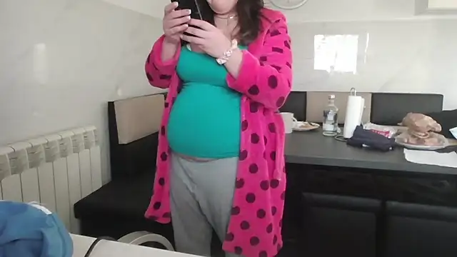 Snapshot of milfmomxx chatting on January 2025 01:28:01 PM milfmomxx online show from January 2025 01:28:01 PM