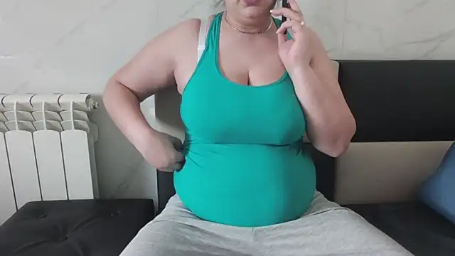 Snapshot of milfmomxx chatting on January 2025 10:49:01 AM milfmomxx online show from January 2025 10:49:01 AM