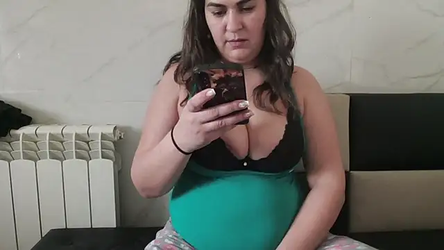 Snapshot of milfmomxx chatting on January 2025 11:13:02 AM milfmomxx online show from January 2025 11:13:02 AM