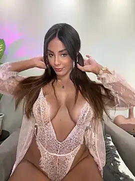 Brownfitbabyy online show from January 2026 11:49:01 AM