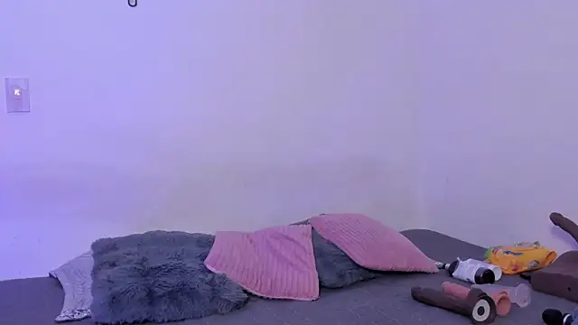 Snapshot of crystalvazquez chatting on October 2025 12:06:01 PM crystalvazquez online show from October 2025 12:06:01 PM