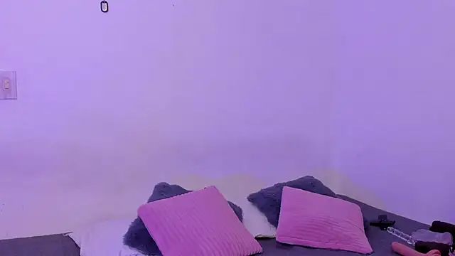 Snapshot of crystalvazquez chatting on December 2025 02:03:01 PM crystalvazquez online show from December 2025 02:03:01 PM