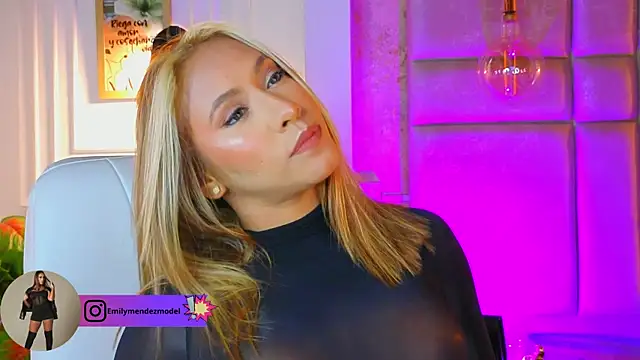 Snapshot of AlessiaLondon chatting on June 2026 10:17:02 AM AlessiaLondon online show from June 2026 10:17:02 AM