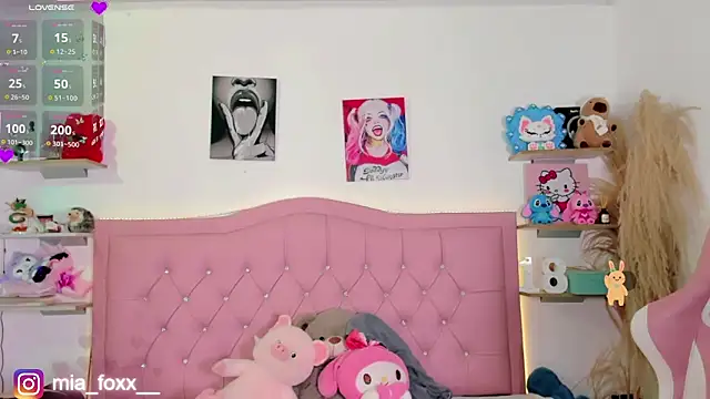 Mia foxx  online show from November 2025 09:03:02 PM