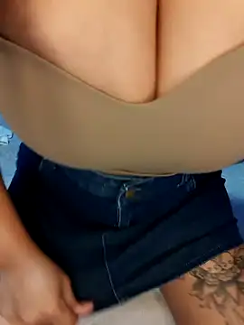 Wild wifey online show from October 2025 07:34:01 PM