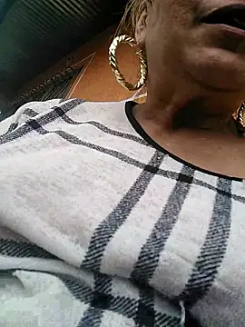 Kazsandraa online show from January 2026 05:18:01 PM