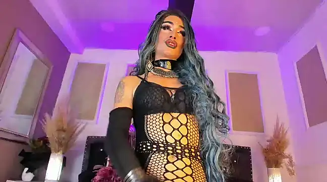 Snapshot of queen_satin chatting on March 2025 07:04:02 AM queen satin online show from March 2025 07:04:02 AM