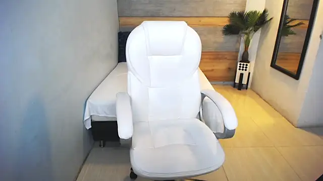 liseth fox online show from December 2024 01:58:02 AM