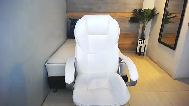 liseth fox online show from December 2024 02:16:01 AM