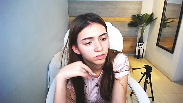 liseth fox online show from December 2024 11:08:02 PM