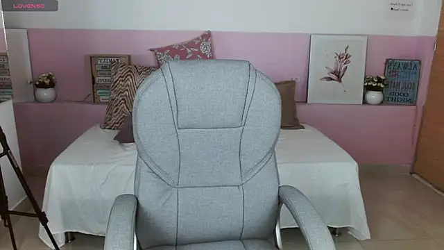 liseth fox online show from December 2024 06:41:02 PM