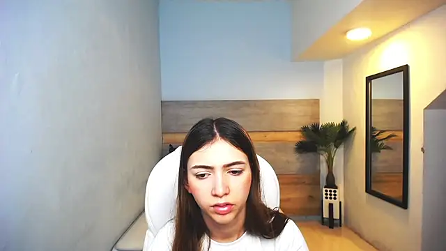 liseth fox online show from December 2024 07:07:01 PM