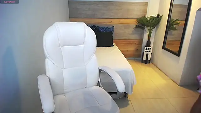 liseth fox online show from February 2025 02:09:02 AM