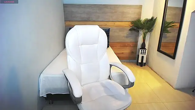 liseth fox online show from March 2025 06:00:02 PM