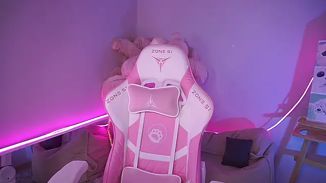 Snapshot of AnnLevine chatting on December 2025 02:03:01 PM AnnLevine online show from December 2025 02:03:01 PM