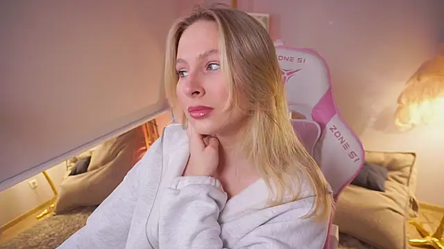 Snapshot of AnnLevine chatting on January 2026 08:41:01 AM AnnLevine online show from January 2026 08:41:01 AM