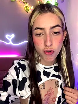 Snapshot of YouliteSllut2 chatting on December 2024 03:04:02 AM YouliteSllut2 online show from December 2024 03:04:02 AM