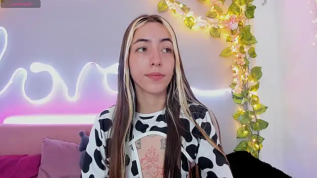 Snapshot of YouliteSllut2 chatting on December 2024 07:49:01 PM YouliteSllut2 online show from December 2024 07:49:01 PM