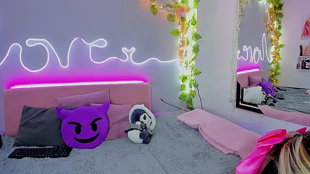 Snapshot of YouliteSllut2 chatting on December 2024 01:13:01 AM YouliteSllut2 online show from December 2024 01:13:01 AM