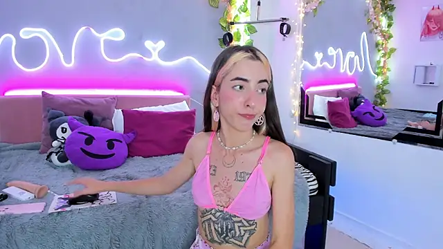 Snapshot of YouliteSllut2 chatting on February 2025 11:43:01 PM YouliteSllut2 online show from February 2025 11:43:01 PM