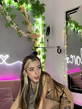 Snapshot of YouliteSllut2 chatting on March 2025 06:01:01 AM YouliteSllut2 online show from March 2025 06:01:01 AM