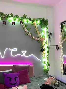 Snapshot of YouliteSllut2 chatting on March 2025 08:28:01 PM YouliteSllut2 online show from March 2025 08:28:01 PM