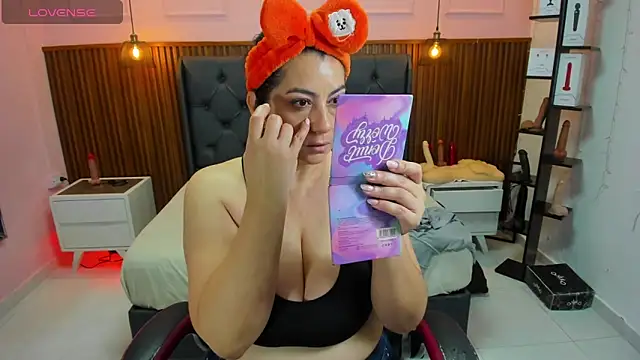 MEYLAGIA online show from November 2025 02:47:02 AM