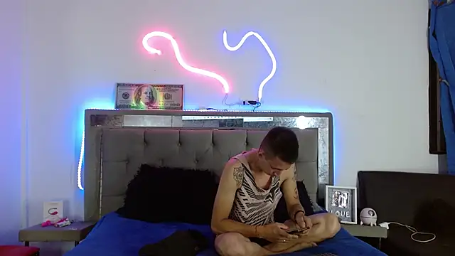 parejacaliente20154 online show from February 2025 01:11:01 PM