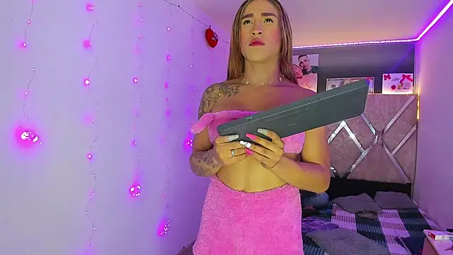 parejacaliente20154 online show from February 2026 01:05:02 AM