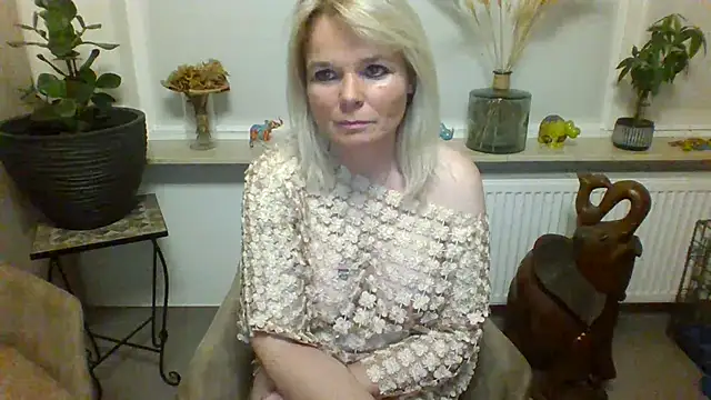 Snapshot of clwm chatting on October 2025 07:42:02 PM clwm online show from October 2025 07:42:02 PM