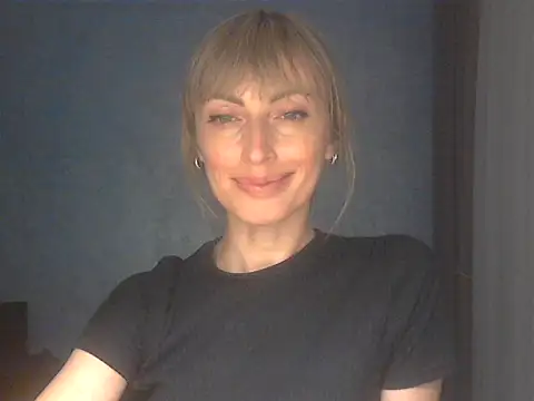 Snapshot of EffectMaya chatting on May 2026 05:30:01 PM EffectMaya online show from May 2026 05:30:01 PM