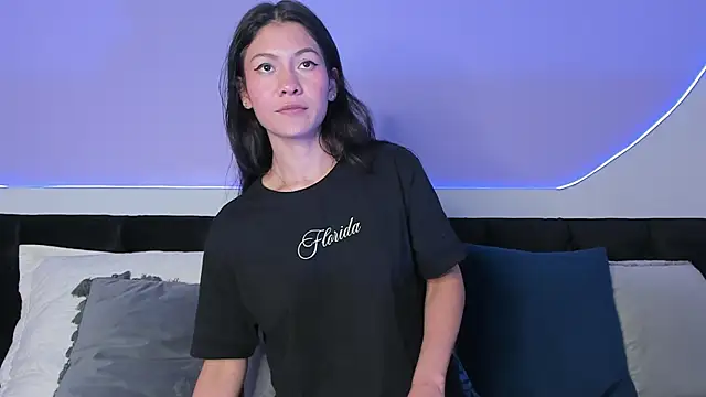 Snapshot of Julieta_Cortes__ chatting on March 2025 06:36:01 PM Julieta Cortes online show from March 2025 06:36:01 PM