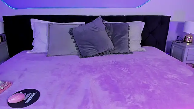 Snapshot of Julieta_Cortes__ chatting on September 2025 12:06:01 PM Julieta Cortes online show from September 2025 12:06:01 PM