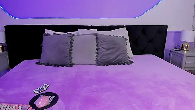 Snapshot of Julieta_Cortes__ chatting on September 2025 11:55:02 AM Julieta Cortes online show from September 2025 11:55:02 AM