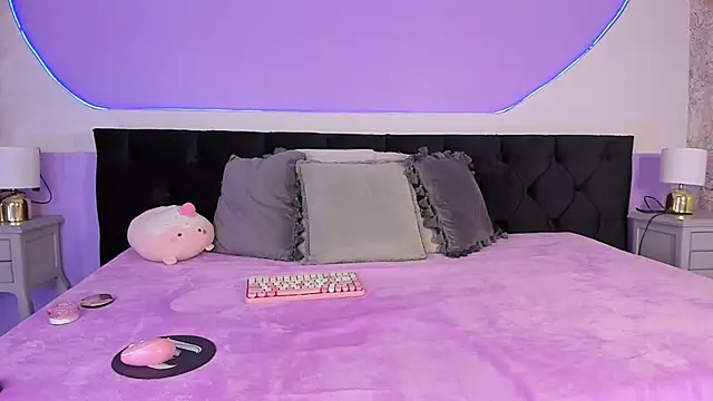 Snapshot of Julieta_Cortes__ chatting on October 2025 12:00:02 PM Julieta Cortes online show from October 2025 12:00:02 PM