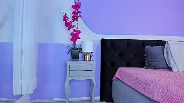 Snapshot of Julieta_Cortes__ chatting on October 2025 11:51:02 AM Julieta Cortes online show from October 2025 11:51:02 AM