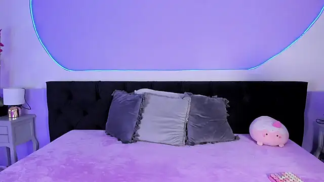 Snapshot of Julieta_Cortes__ chatting on October 2025 12:15:02 PM Julieta Cortes online show from October 2025 12:15:02 PM