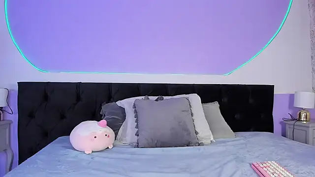 Snapshot of Julieta_Cortes__ chatting on October 2025 12:17:02 PM Julieta Cortes online show from October 2025 12:17:02 PM