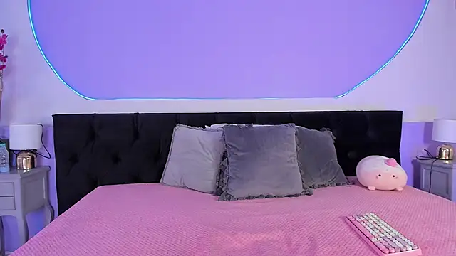 Snapshot of Julieta_Cortes__ chatting on October 2025 01:03:02 PM Julieta Cortes online show from October 2025 01:03:02 PM