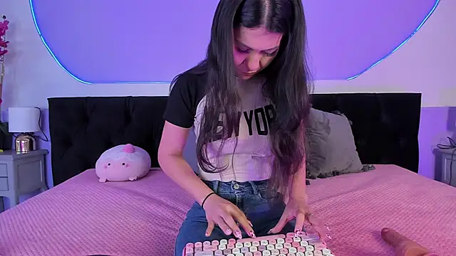 Snapshot of Julieta_Cortes__ chatting on October 2025 11:54:01 AM Julieta Cortes online show from October 2025 11:54:01 AM