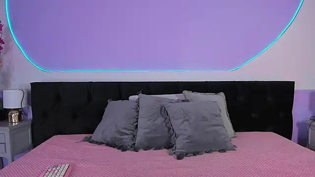 Snapshot of Julieta_Cortes__ chatting on November 2025 11:54:01 AM Julieta Cortes online show from November 2025 11:54:01 AM