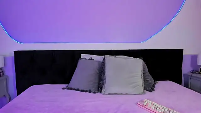 Snapshot of Julieta_Cortes__ chatting on November 2025 12:26:01 PM Julieta Cortes online show from November 2025 12:26:01 PM