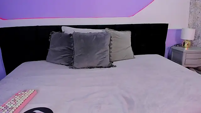 Snapshot of Julieta_Cortes__ chatting on November 2025 12:15:02 PM Julieta Cortes online show from November 2025 12:15:02 PM