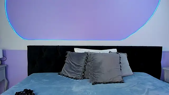 Snapshot of Julieta_Cortes__ chatting on November 2025 11:44:01 AM Julieta Cortes online show from November 2025 11:44:01 AM