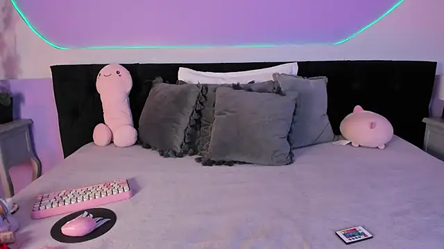 Snapshot of Julieta_Cortes__ chatting on December 2025 12:03:02 PM Julieta Cortes online show from December 2025 12:03:02 PM