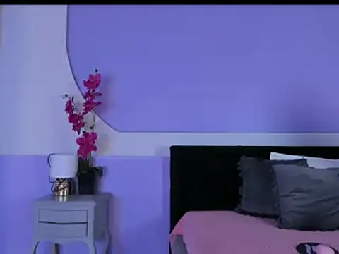 Snapshot of Julieta_Cortes__ chatting on December 2025 12:25:01 PM Julieta Cortes online show from December 2025 12:25:01 PM