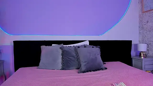 Snapshot of Julieta_Cortes__ chatting on December 2025 12:14:02 PM Julieta Cortes online show from December 2025 12:14:02 PM